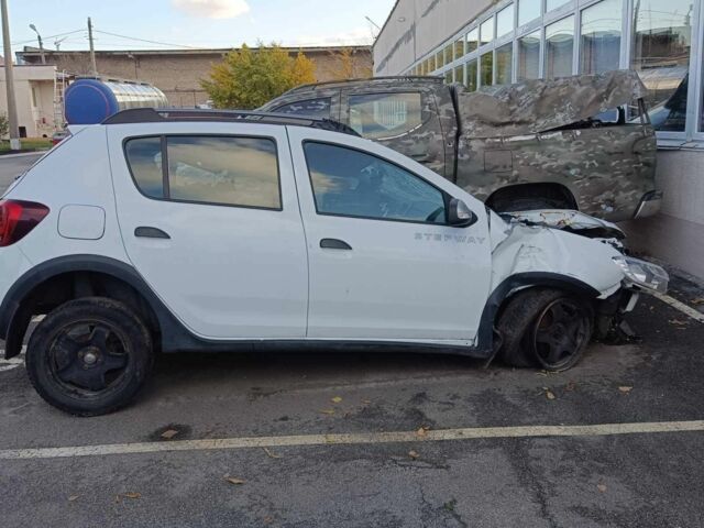 Белый Рено Сандеро, объемом двигателя 1 л и пробегом 100 тыс. км за 1300 $, фото 2 на Automoto.ua