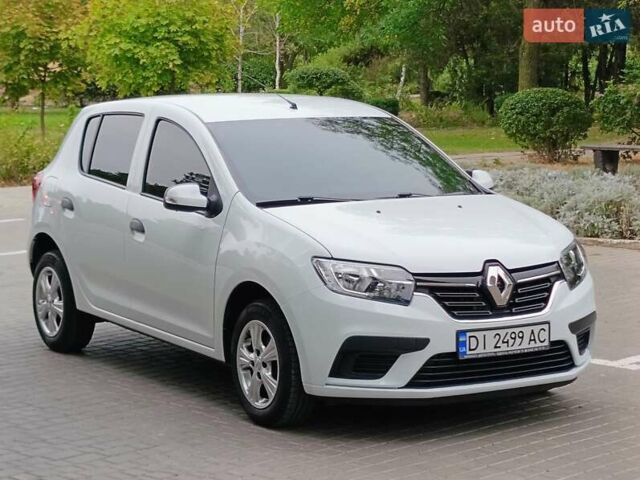 Белый Рено Сандеро, объемом двигателя 1 л и пробегом 57 тыс. км за 9200 $, фото 15 на Automoto.ua