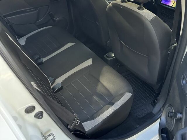 Белый Рено Сандеро, объемом двигателя 1.5 л и пробегом 58 тыс. км за 10999 $, фото 9 на Automoto.ua