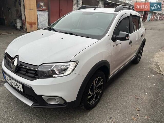 Белый Рено Сандеро, объемом двигателя 0.9 л и пробегом 55 тыс. км за 11800 $, фото 1 на Automoto.ua