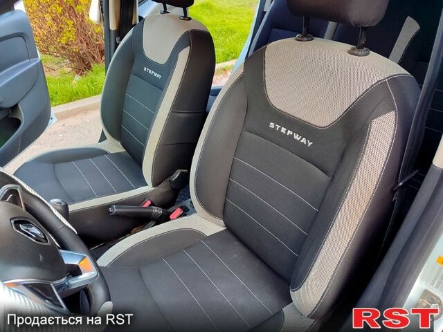 Рено Сандеро 2020 в Кропивницком (Кировограде) на Automoto.ua Белый Рено Сандеро, объемом двигателя 0.9 л и пробегом 50 тыс. км за 10500 $, фото 5 на Automoto.ua