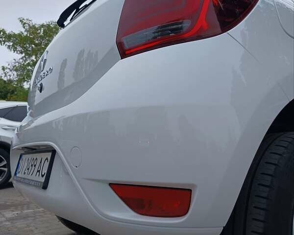 Білий Рено Сандеро, об'ємом двигуна 1 л та пробігом 57 тис. км за 7000 $, фото 47 на Automoto.ua