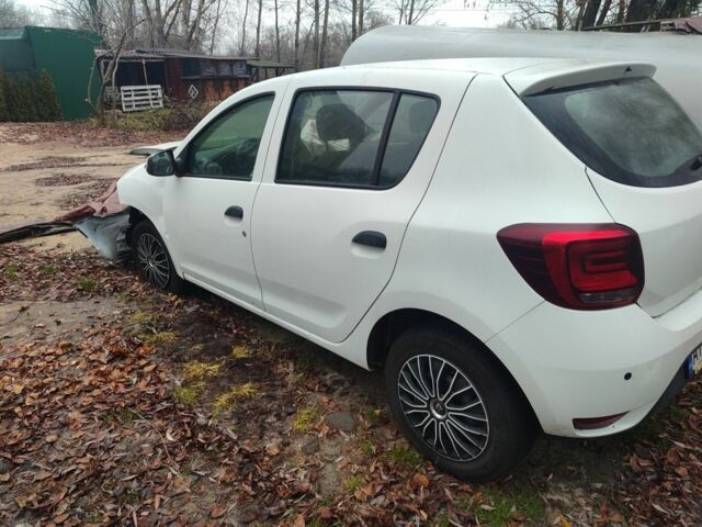 Белый Рено Сандеро, объемом двигателя 0 л и пробегом 180 тыс. км за 3500 $, фото 6 на Automoto.ua