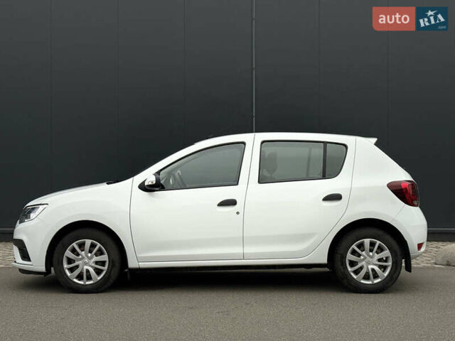 Белый Рено Сандеро, объемом двигателя 1 л и пробегом 102 тыс. км за 6800 $, фото 6 на Automoto.ua
