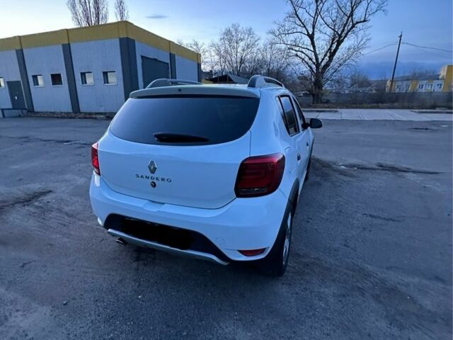 Белый Рено Сандеро, объемом двигателя 1.5 л и пробегом 58 тыс. км за 10999 $, фото 6 на Automoto.ua