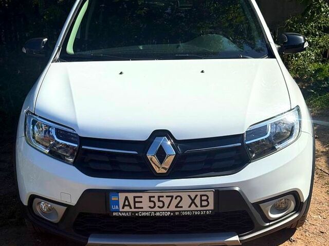 Белый Рено Сандеро, объемом двигателя 1 л и пробегом 48 тыс. км за 11000 $, фото 4 на Automoto.ua