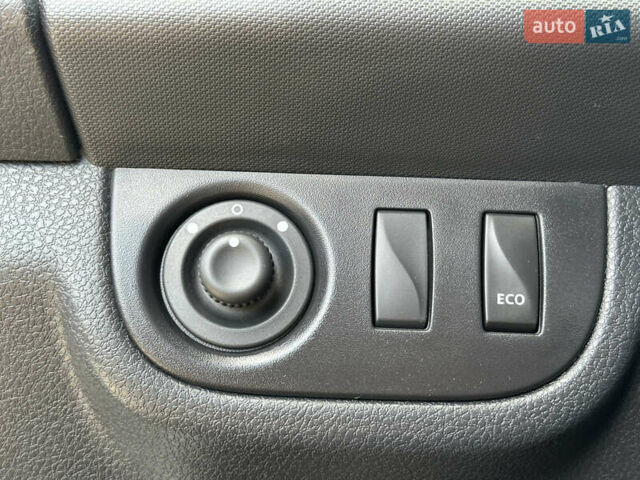 Белый Рено Сандеро, объемом двигателя 0.9 л и пробегом 117 тыс. км за 9900 $, фото 30 на Automoto.ua