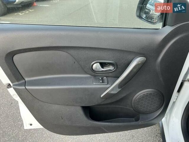 Белый Рено Сандеро, объемом двигателя 0.9 л и пробегом 111 тыс. км за 7736 $, фото 11 на Automoto.ua