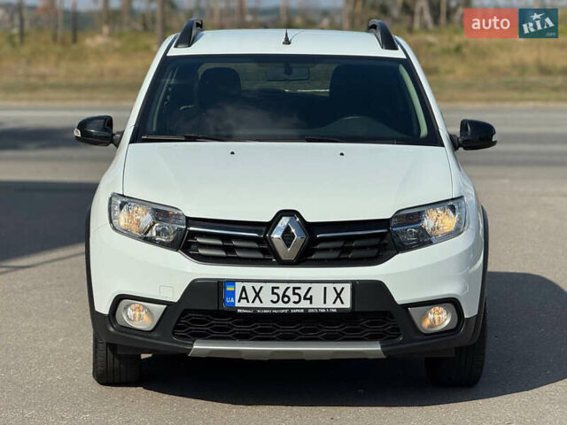 Білий Рено Сандеро, об'ємом двигуна 0.9 л та пробігом 50 тис. км за 11600 $, фото 6 на Automoto.ua
