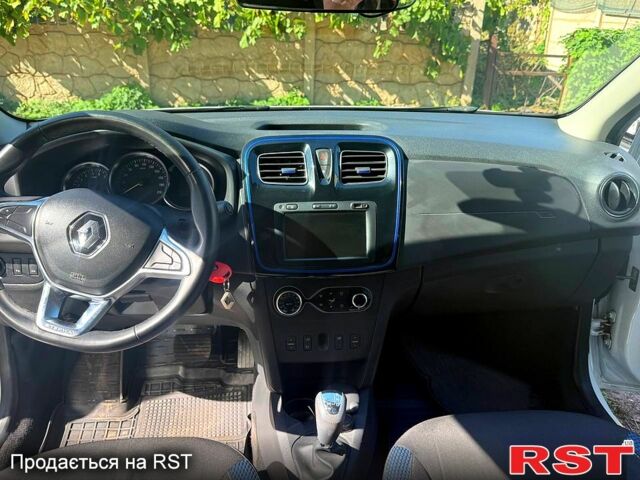 Белый Рено Сандеро, объемом двигателя 1 л и пробегом 48 тыс. км за 11000 $, фото 3 на Automoto.ua