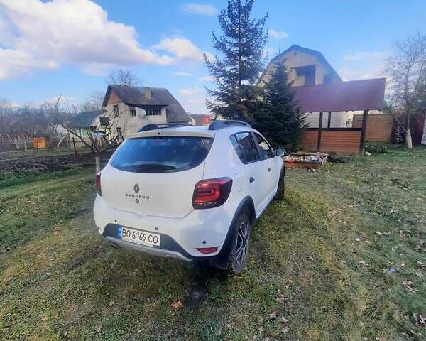 Белый Рено Сандеро, объемом двигателя 0.9 л и пробегом 423 тыс. км за 10500 $, фото 5 на Automoto.ua