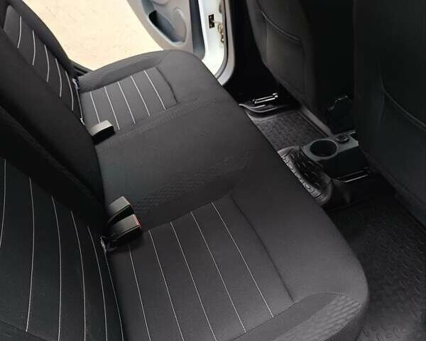 Белый Рено Сандеро, объемом двигателя 1 л и пробегом 57 тыс. км за 7000 $, фото 65 на Automoto.ua