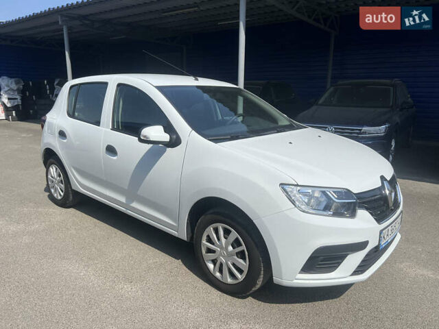 Белый Рено Сандеро, объемом двигателя 0.9 л и пробегом 74 тыс. км за 8415 $, фото 8 на Automoto.ua