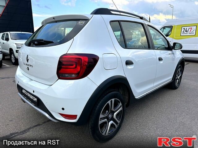 Белый Рено Сандеро, объемом двигателя 1.5 л и пробегом 48 тыс. км за 12900 $, фото 4 на Automoto.ua