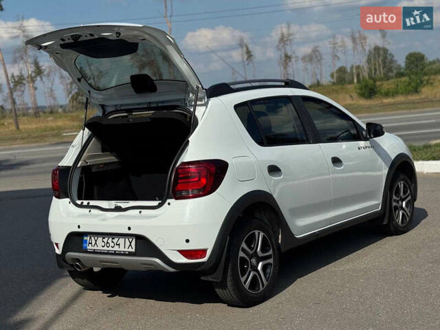 Білий Рено Сандеро, об'ємом двигуна 0.9 л та пробігом 50 тис. км за 11600 $, фото 10 на Automoto.ua