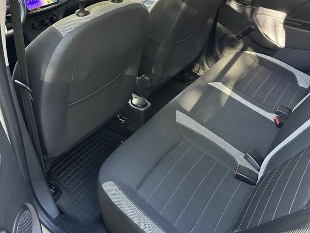 Белый Рено Сандеро, объемом двигателя 1.5 л и пробегом 58 тыс. км за 10999 $, фото 8 на Automoto.ua