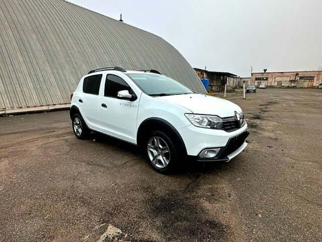 Белый Рено Сандеро, объемом двигателя 1.5 л и пробегом 58 тыс. км за 10999 $, фото 2 на Automoto.ua
