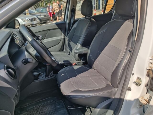 Белый Рено Сандеро, объемом двигателя 1.5 л и пробегом 80 тыс. км за 11290 $, фото 3 на Automoto.ua