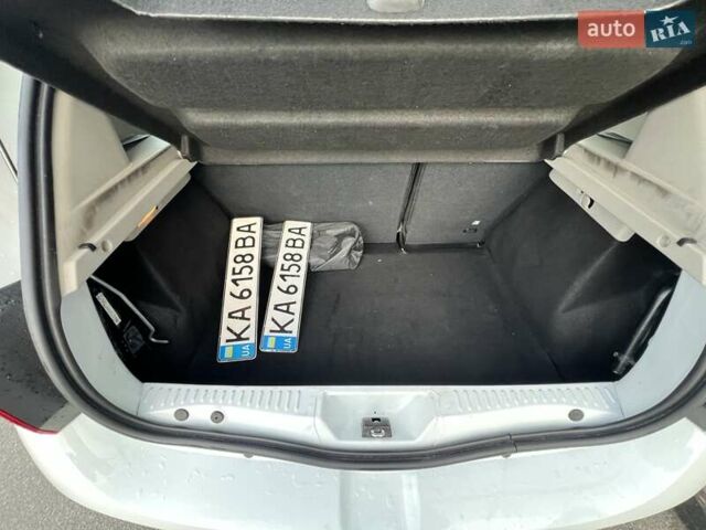 Белый Рено Сандеро, объемом двигателя 0.9 л и пробегом 111 тыс. км за 7736 $, фото 15 на Automoto.ua