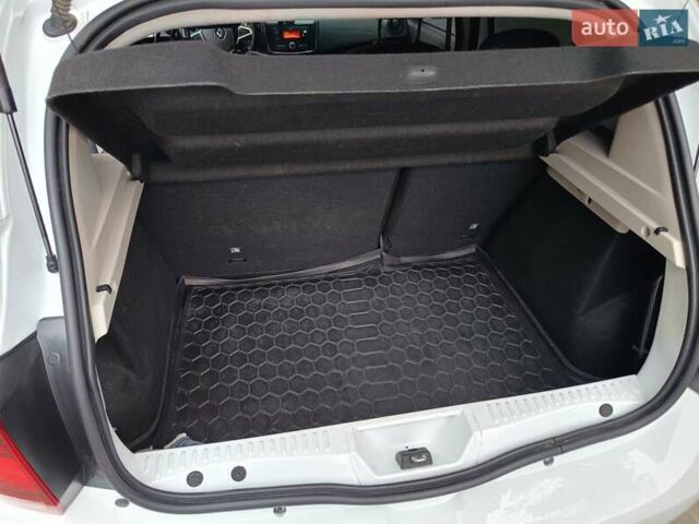 Білий Рено Сандеро, об'ємом двигуна 1 л та пробігом 57 тис. км за 7000 $, фото 79 на Automoto.ua