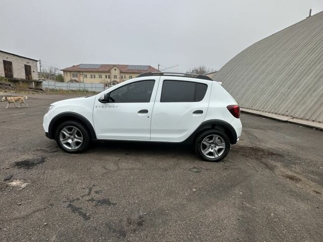 Белый Рено Сандеро, объемом двигателя 1.5 л и пробегом 58 тыс. км за 10999 $, фото 4 на Automoto.ua