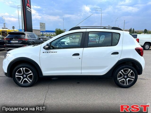 Белый Рено Сандеро, объемом двигателя 1.5 л и пробегом 48 тыс. км за 12900 $, фото 2 на Automoto.ua