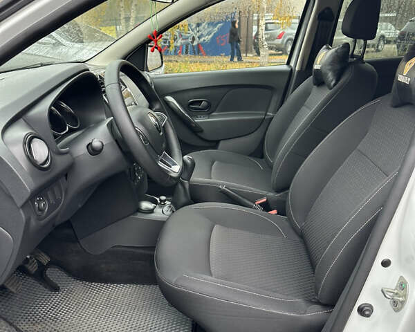 Белый Рено Сандеро, объемом двигателя 0 л и пробегом 51 тыс. км за 8000 $, фото 8 на Automoto.ua