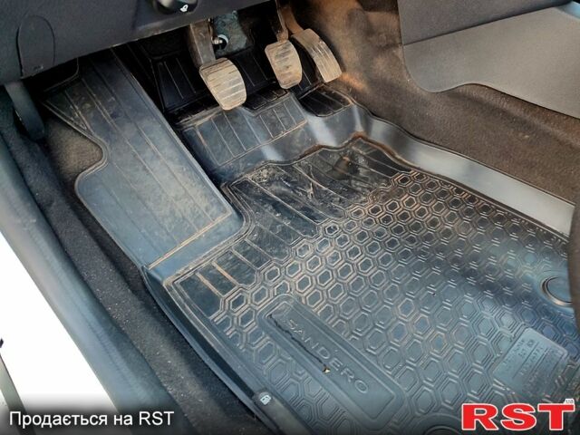 Рено Сандеро 2020 в Кропивницком (Кировограде) на Automoto.ua Белый Рено Сандеро, объемом двигателя 0.9 л и пробегом 50 тыс. км за 10500 $, фото 3 на Automoto.ua