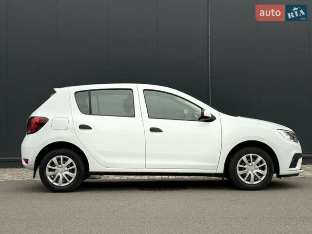 Белый Рено Сандеро, объемом двигателя 1 л и пробегом 102 тыс. км за 6800 $, фото 10 на Automoto.ua