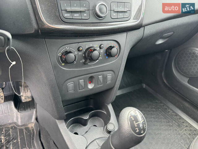 Білий Рено Сандеро, об'ємом двигуна 1 л та пробігом 36 тис. км за 9300 $, фото 39 на Automoto.ua