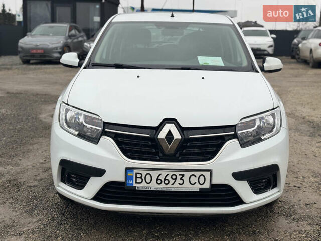 Білий Рено Сандеро, об'ємом двигуна 1 л та пробігом 36 тис. км за 9300 $, фото 31 на Automoto.ua