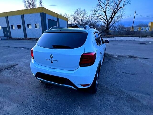 Белый Рено Сандеро, объемом двигателя 1.5 л и пробегом 58 тыс. км за 10999 $, фото 6 на Automoto.ua