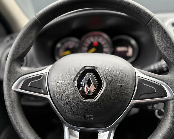 Белый Рено Сандеро, объемом двигателя 1 л и пробегом 102 тыс. км за 6800 $, фото 25 на Automoto.ua