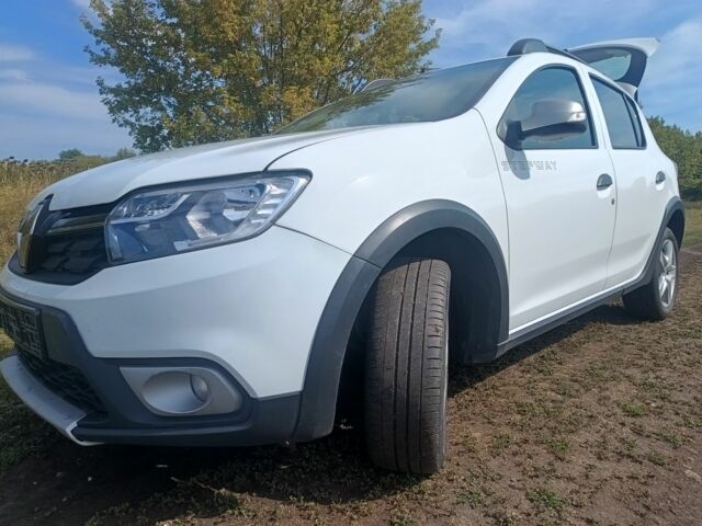 Белый Рено Сандеро, объемом двигателя 1 л и пробегом 117 тыс. км за 8800 $, фото 3 на Automoto.ua
