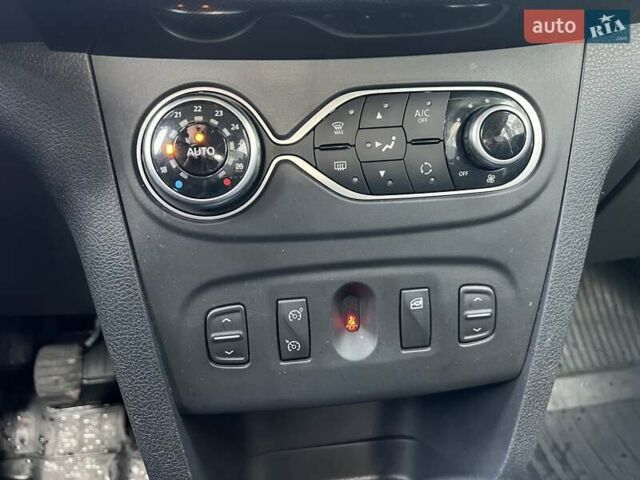 Белый Рено Сандеро, объемом двигателя 0.9 л и пробегом 111 тыс. км за 7736 $, фото 22 на Automoto.ua