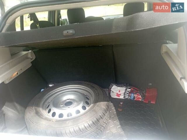 Білий Рено Сандеро, об'ємом двигуна 1 л та пробігом 61 тис. км за 9200 $, фото 9 на Automoto.ua