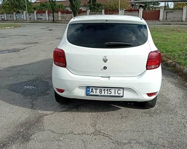 Белый Рено Сандеро, объемом двигателя 1.15 л и пробегом 187 тыс. км за 7500 $, фото 3 на Automoto.ua