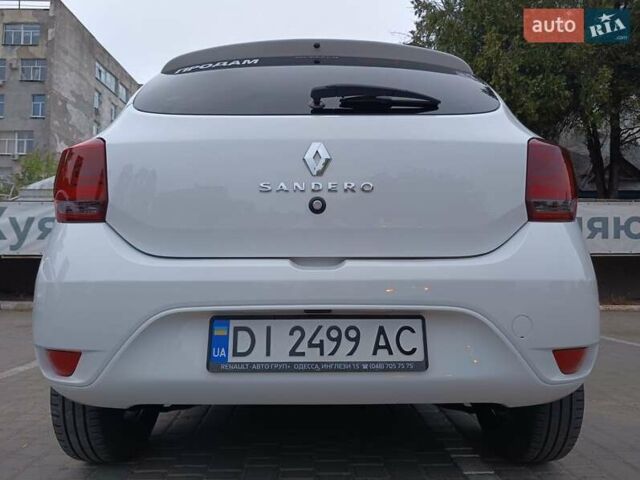 Белый Рено Сандеро, объемом двигателя 1 л и пробегом 57 тыс. км за 7000 $, фото 48 на Automoto.ua