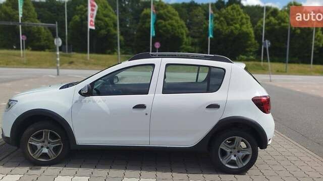 Белый Рено Сандеро, объемом двигателя 0.9 л и пробегом 99 тыс. км за 11300 $, фото 1 на Automoto.ua