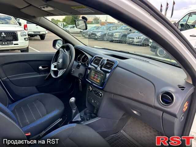 Белый Рено Сандеро, объемом двигателя 1.5 л и пробегом 48 тыс. км за 12900 $, фото 8 на Automoto.ua