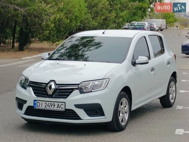 Белый Рено Сандеро, объемом двигателя 1 л и пробегом 57 тыс. км за 9200 $, фото 3 на Automoto.ua