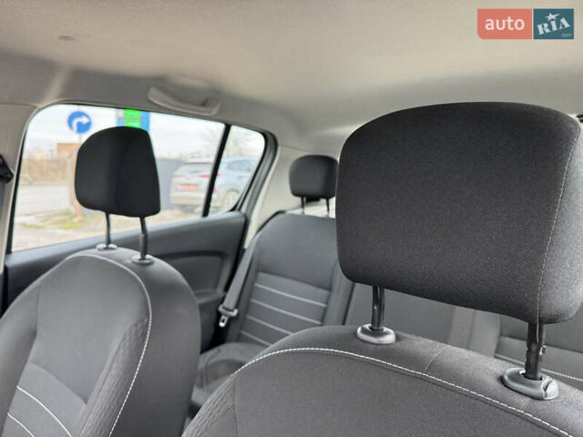 Білий Рено Сандеро, об'ємом двигуна 1 л та пробігом 36 тис. км за 9300 $, фото 43 на Automoto.ua