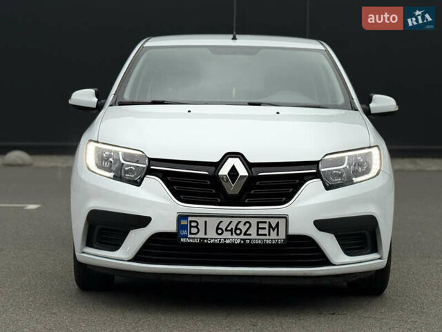 Белый Рено Сандеро, объемом двигателя 1 л и пробегом 102 тыс. км за 6800 $, фото 2 на Automoto.ua
