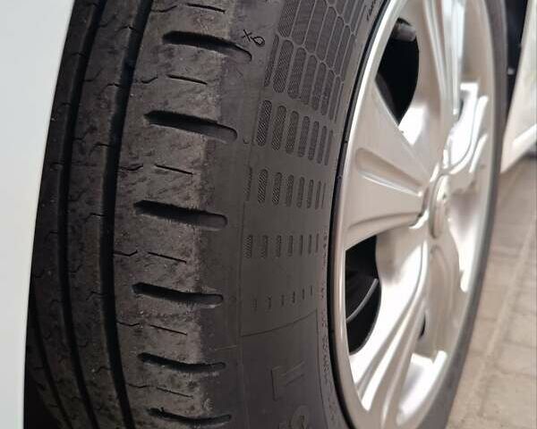 Білий Рено Сандеро, об'ємом двигуна 1 л та пробігом 57 тис. км за 7000 $, фото 52 на Automoto.ua