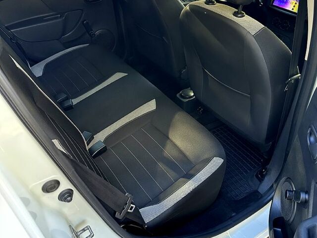 Белый Рено Сандеро, объемом двигателя 1.5 л и пробегом 58 тыс. км за 10999 $, фото 9 на Automoto.ua