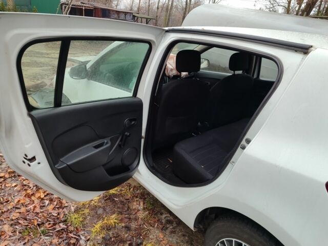 Белый Рено Сандеро, объемом двигателя 0 л и пробегом 180 тыс. км за 3500 $, фото 4 на Automoto.ua