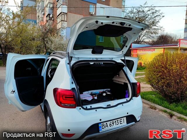 Рено Сандеро 2020 в Кропивницком (Кировограде) на Automoto.ua Белый Рено Сандеро, объемом двигателя 0.9 л и пробегом 50 тыс. км за 10500 $, фото 4 на Automoto.ua