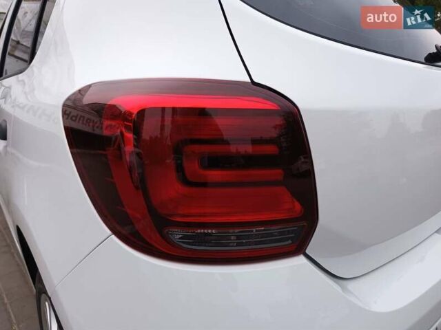 Білий Рено Сандеро, об'ємом двигуна 1 л та пробігом 57 тис. км за 7000 $, фото 49 на Automoto.ua