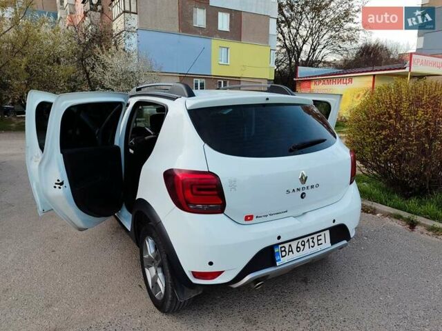 Белый Рено Сандеро, объемом двигателя 0.9 л и пробегом 42 тыс. км за 12000 $, фото 12 на Automoto.ua