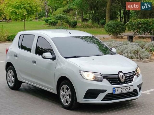 Белый Рено Сандеро, объемом двигателя 1 л и пробегом 57 тыс. км за 9200 $, фото 17 на Automoto.ua